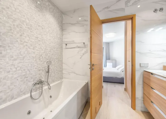 Colinas - Timanfaya 03 Vista Reserva Natural Y Jardin